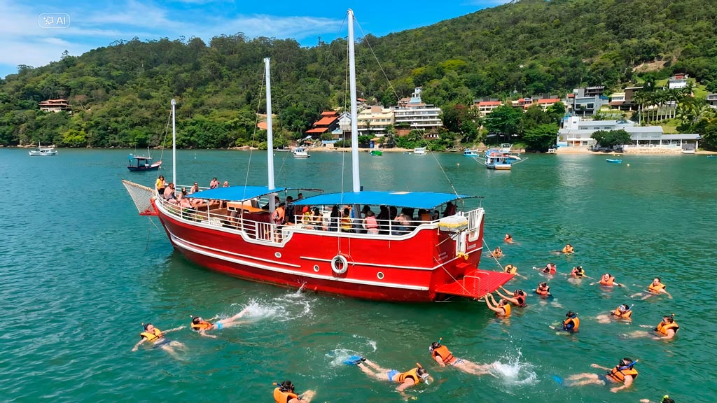 Passeio de escuna em Bombinhas com Discever Snorkeling