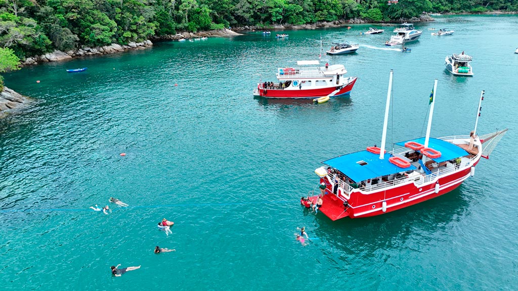 Passeio de barco tipo escuna em Bombinhas